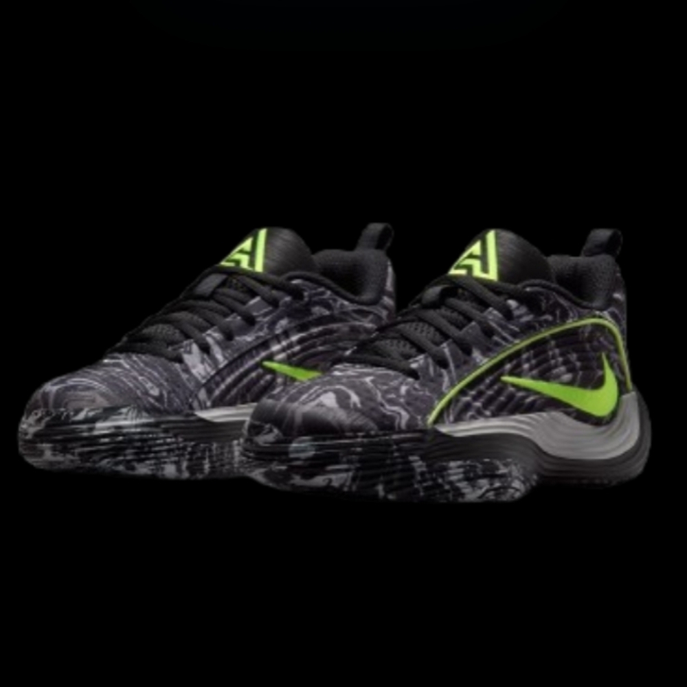 Nike Giannis Immortality 5 Kids Size 7Y/Womens 8.5 Black Volt Grey